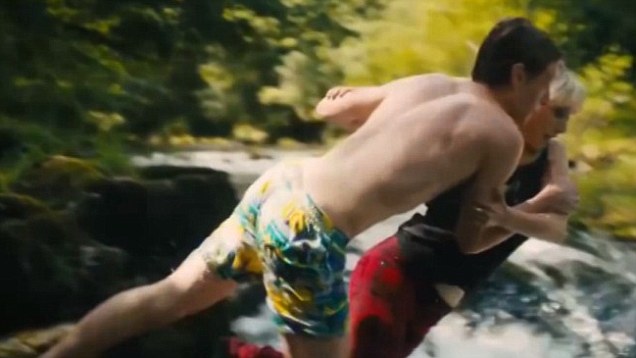 video-undefined-19B7110A00000578-123_636x358